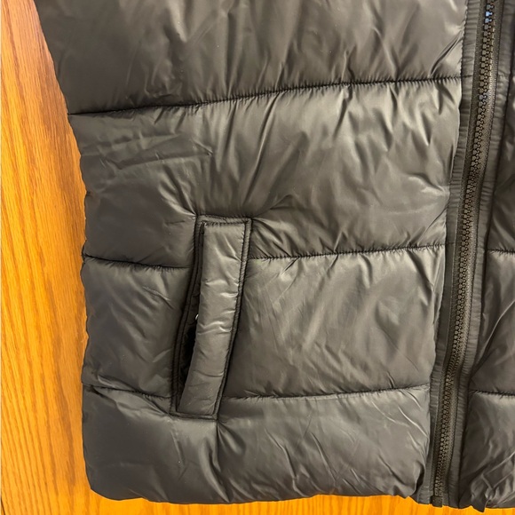 Old Navy Medium Black Puffy Vest - Picture 6 of 11